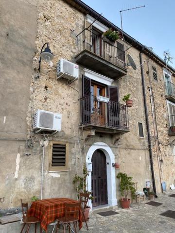 casa sulla roccia Villa Sperlinga Esterno foto